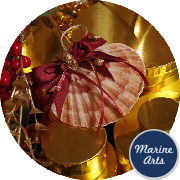 8388 - Festive Decor - Red Glitter Scallop Shell